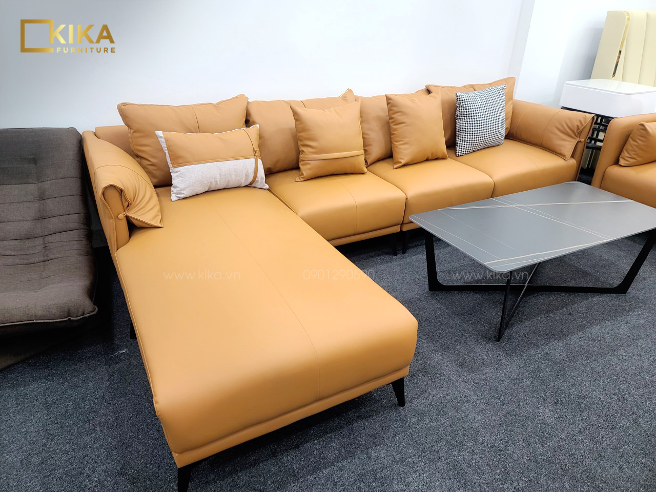 Sofa góc SF09 trưng bày tại Showroom Nội thất KIKA
