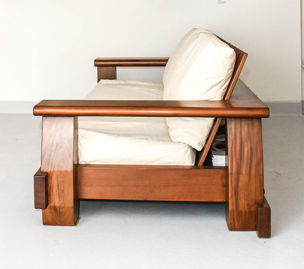Ghế sofa đơn gỗ hộp kết hợp đệm mút màu trắng nổi bật
