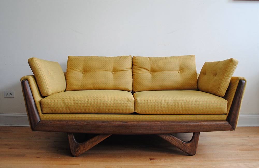 ghế sofa thuyền khung gỗ tự nhiên màu vàng bọc nỉ