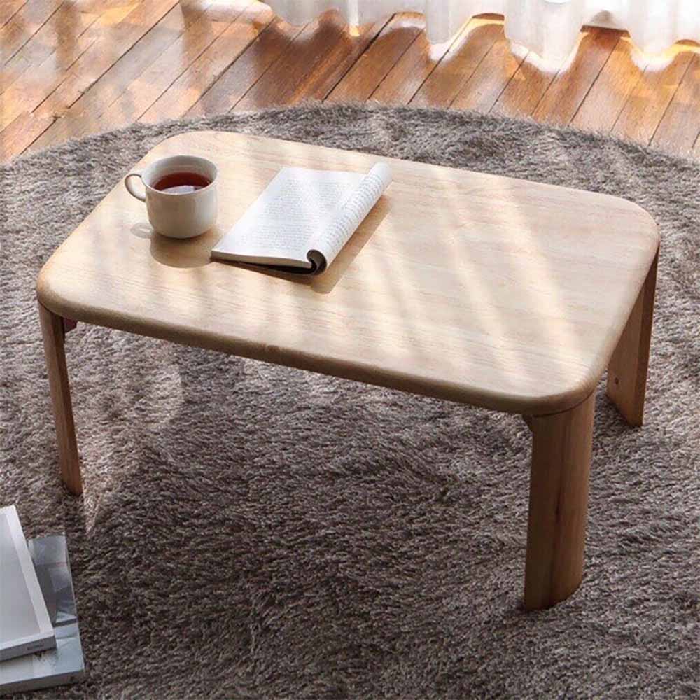 bàn ăn bệt được sử dụng để đọc sách uống trà