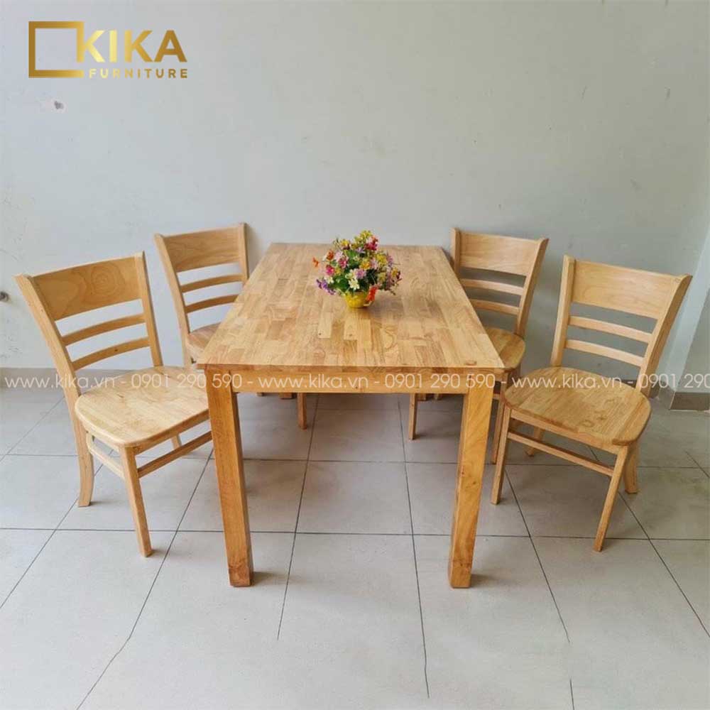 bàn ăn nhỏ 4 ghế làm bằng gỗ cao su có thiết kế đơn giản nhỏ gọn