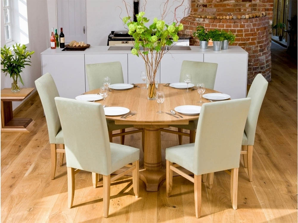 bàn ăn gỗ cao su hình trong kết hợp ghế bọc nỉ 