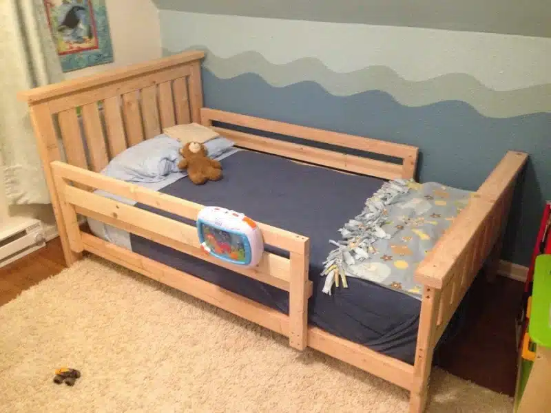 Giường gỗ trẻ em bằng gỗ đơn giản 