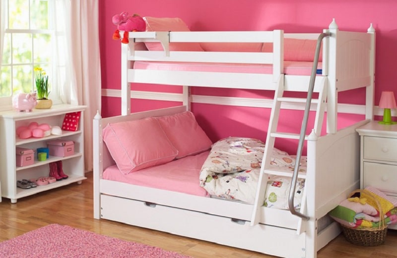 Giường ngủ trẻ em bằng gỗ nệm hồng 